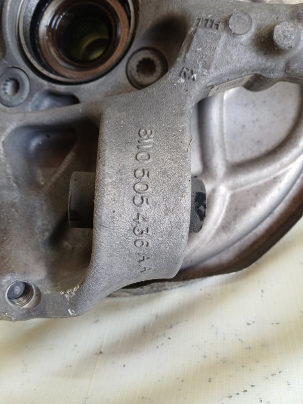 Цапфа задняя правая S5 2017 Coupe 3.0 CWGD Цапфа задняя правая S5 2017 Coupe 3.0 CWGD