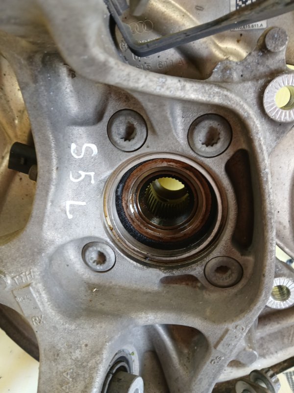 Цапфа задняя левая S5 2017 Coupe 3.0 CWGD Цапфа задняя левая S5 2017 Coupe 3.0 CWGD