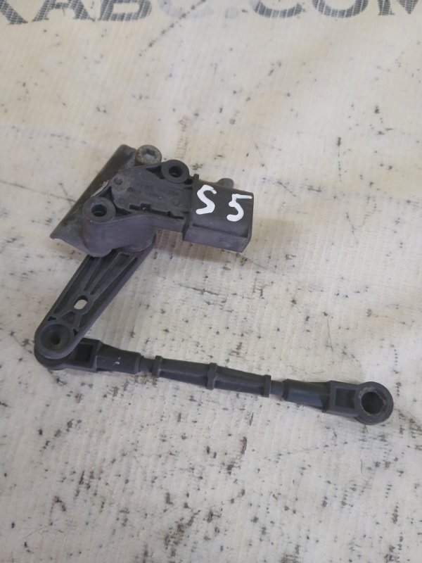 Датчик положение кузова задний левый S5 2017 Coupe 3.0 CWGD Датчик положение кузова задний левый S5 2017 Coupe 3.0 CWGD