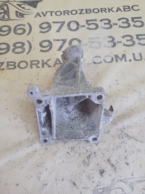 Кронштейн подушки двигателя передний правый Mercedes-Benz GLS 450 4MATIC 276 3.0 biturbo Кронштейн подушки двигателя передний правый Mercedes-Benz GLS 450 4MATIC 276 3.0 biturbo