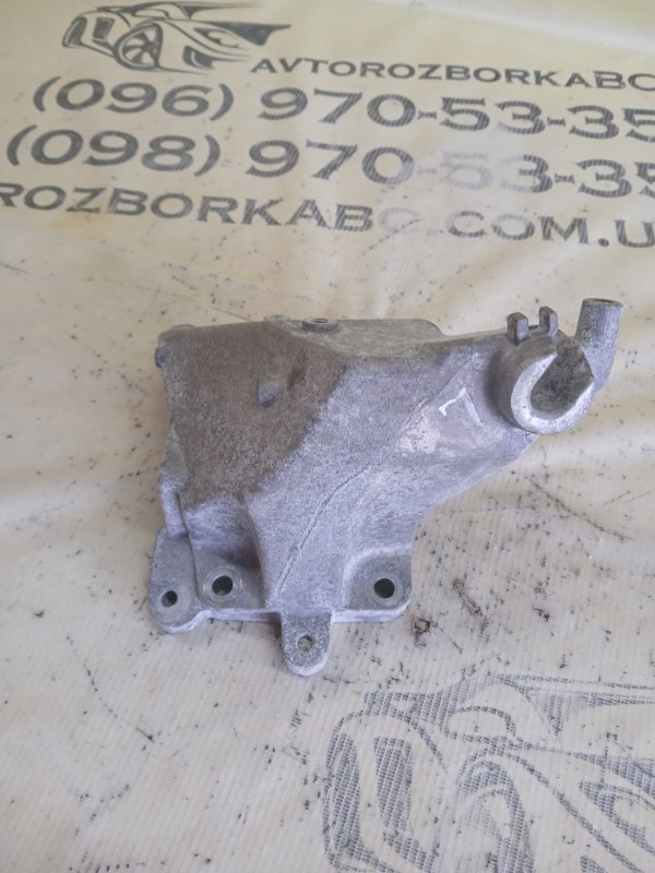 Кронштейн подушки двигателя передний левый GLS 450 4MATIC 2018 276 3.0 biturbo Кронштейн подушки двигателя передний левый GLS 450 4MATIC 2018 276 3.0 biturbo