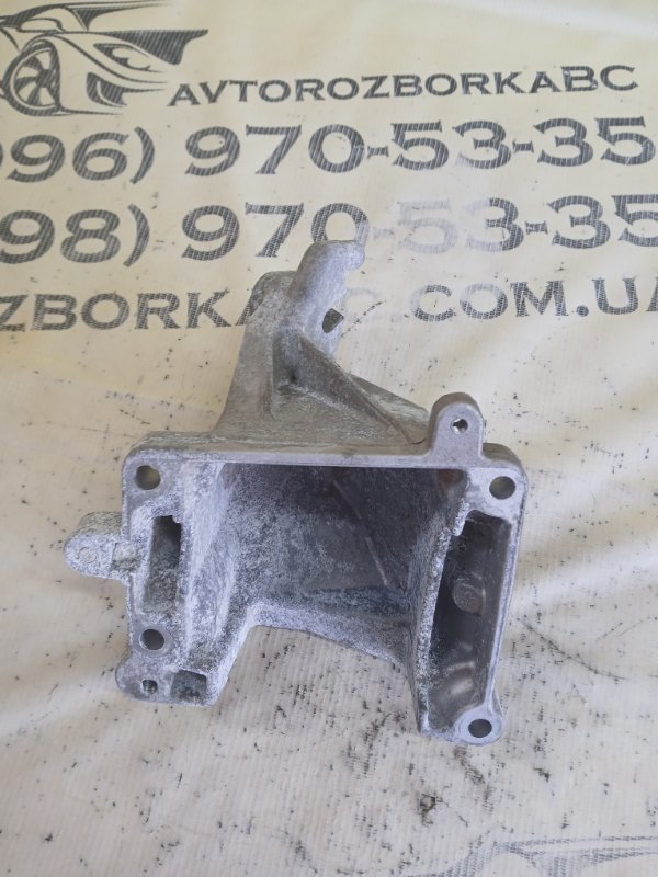 Кронштейн подушки двигателя передний левый GLS 450 4MATIC 2018 276 3.0 biturbo Кронштейн подушки двигателя передний левый GLS 450 4MATIC 2018 276 3.0 biturbo