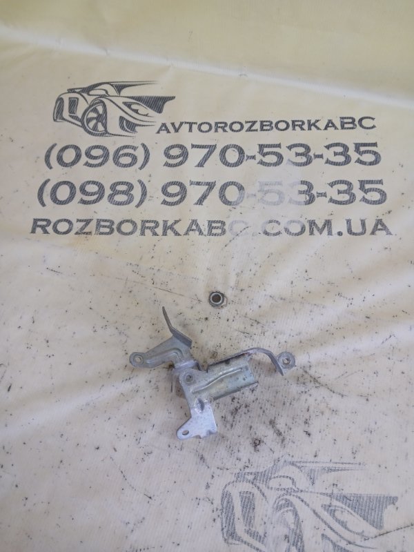 Запчасть кронштейн Mercedes-Benz GLS 450 4MATIC 2018 276 3.0 biturbo A2761500817 Б/У Кронштейн Mercedes-Benz GLS 450 4MATIC 2018 276 3.0 biturbo A2761500817 Б/У