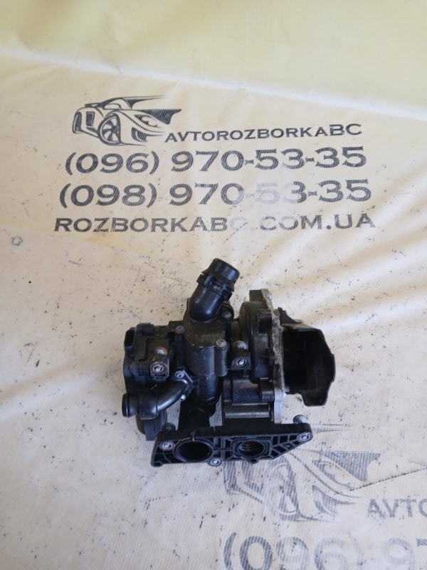 Запчасть помпа взборе Audi Q5 2018 80A 2.0 DAYB 06L121111M Б/У Помпа взборе Audi Q5 2018 80A 2.0 DAYB 06L121111M Б/У