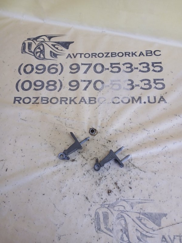 Запчасть петля двери левая Audi Q8 2019 DCBD 4M8831403A Б/У Петля двери левая Audi Q8 2019 DCBD 4M8831403A Б/У