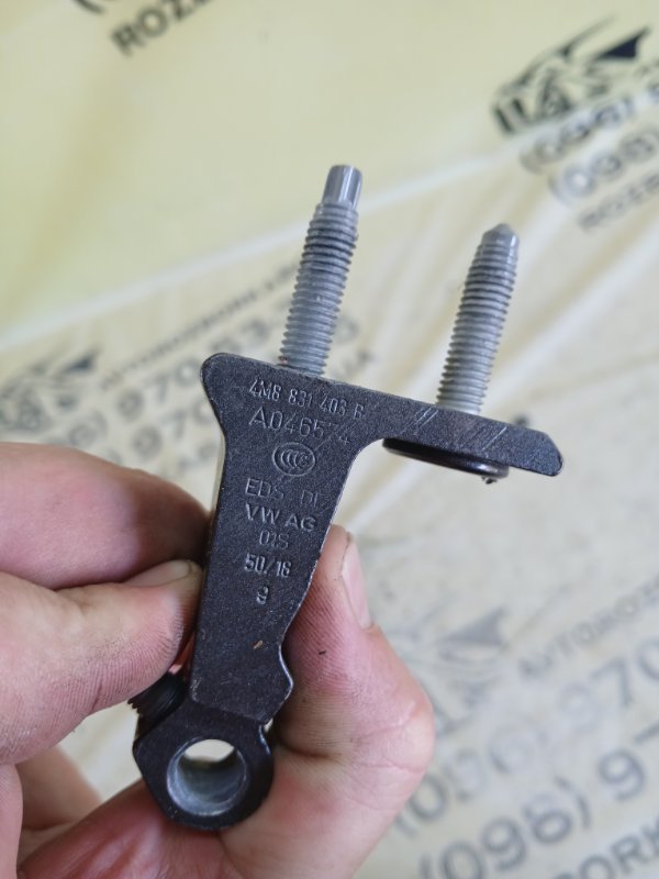 Петля двери левая Audi Q8 DCBD Петля двери левая Audi Q8 DCBD