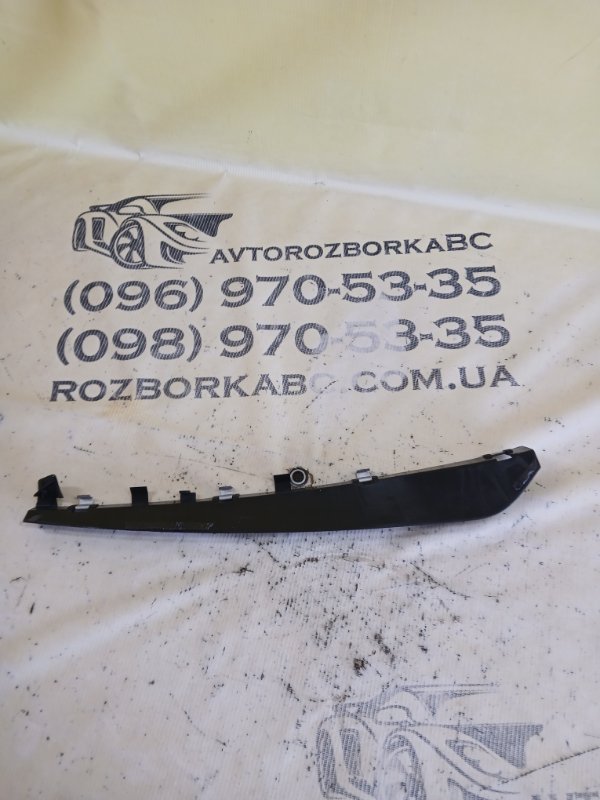 Запчасть кронштейн уплотнителя двери передний левый Audi Q8 2019 3.0 DCBD 4M8837151B Б/У Кронштейн уплотнителя двери передний левый Audi Q8 2019 3.0 DCBD 4M8837151B Б/У