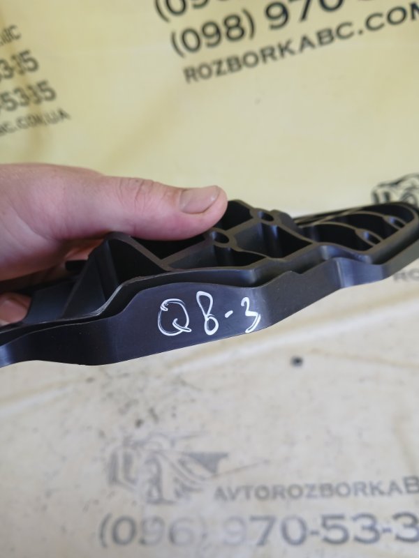 Крепление покрытия пола правое Audi Q8 3.0 DCBD Крепление покрытия пола правое Audi Q8 3.0 DCBD