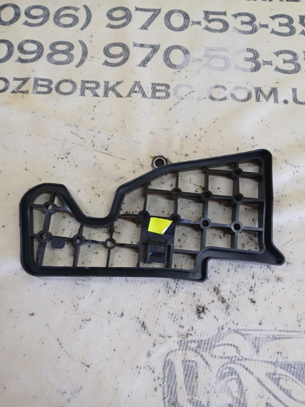 Крепление покрытия пола левое Audi Q8 3.0 DCBD Крепление покрытия пола левое Audi Q8 3.0 DCBD