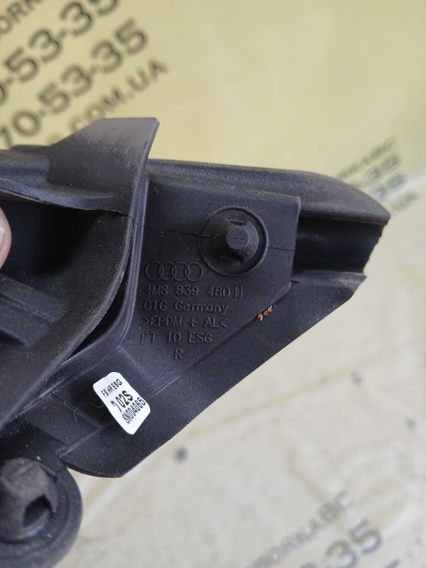 Уплотнитель двери задний правый Audi Q8 3.0 DCBD Уплотнитель двери задний правый Audi Q8 3.0 DCBD