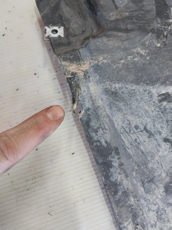 Защита днища кузова задняя правая Q5 2018 80A 2.0 DAYB Защита днища кузова задняя правая Q5 2018 80A 2.0 DAYB