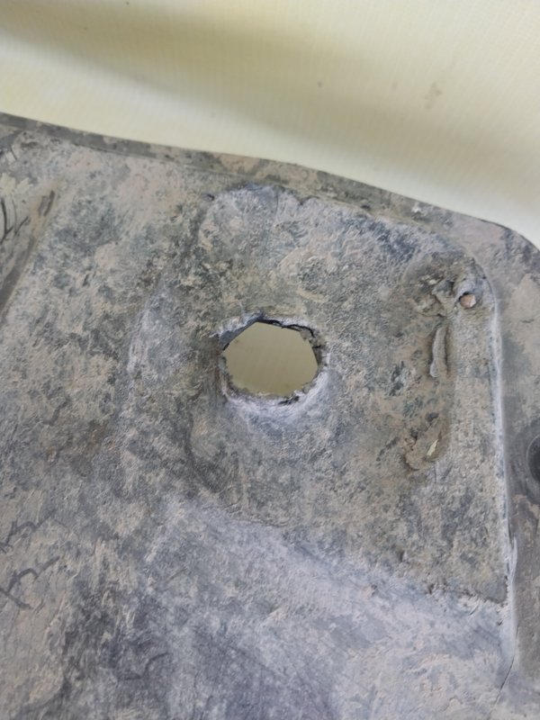 Защита днища кузова задняя правая Q5 2018 80A 2.0 DAYB Защита днища кузова задняя правая Q5 2018 80A 2.0 DAYB