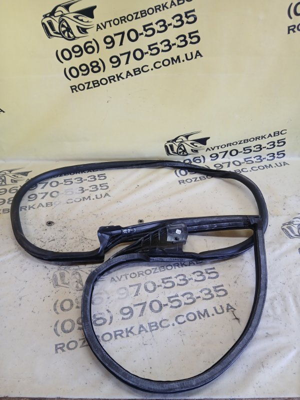 Запчасть уплотнитель двери передний левый Audi Q8 2019 3.0 DCBD 4M8 831 707 D Б/У Уплотнитель двери передний левый Audi Q8 2019 3.0 DCBD 4M8 831 707 D Б/У