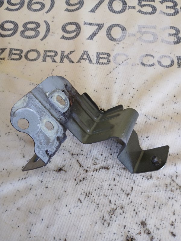 Кронштейн крыла передний правый Q8 2019 3.0 DCBD Кронштейн крыла передний правый Q8 2019 3.0 DCBD