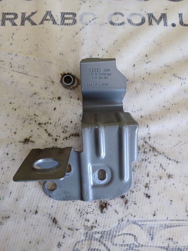 Кронштейн крыла передний правый Audi Q8 3.0 DCBD Кронштейн крыла передний правый Audi Q8 3.0 DCBD