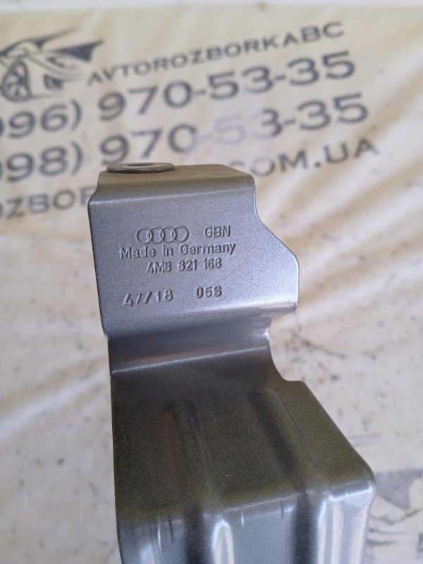 Кронштейн крыла передний правый Q8 2019 3.0 DCBD Кронштейн крыла передний правый Q8 2019 3.0 DCBD