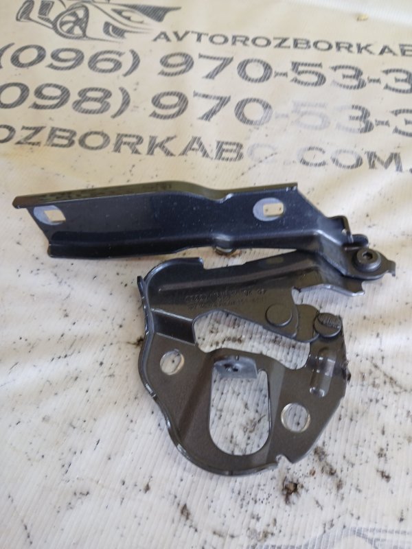 Петля капота передняя правая Q8 2019 3.0 DCBD Петля капота передняя правая Q8 2019 3.0 DCBD