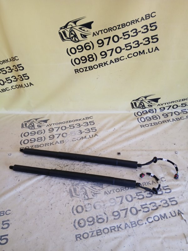 Запчасть амортизатор крышки багажника задний Audi Q8 2019 3.0 DCBD 4M8827851D Б/У Амортизатор крышки багажника задний Audi Q8 2019 3.0 DCBD 4M8827851D Б/У