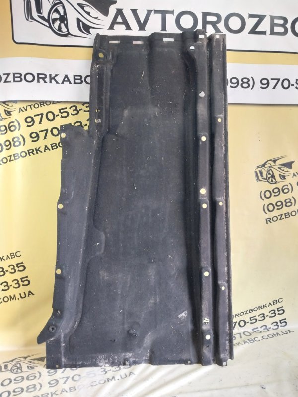 Запчасть защита днища кузова правая Audi Q5 2018 80A 2.0 DAYB 80A825208B Б/У Защита днища кузова правая Audi Q5 2018 80A 2.0 DAYB 80A825208B Б/У