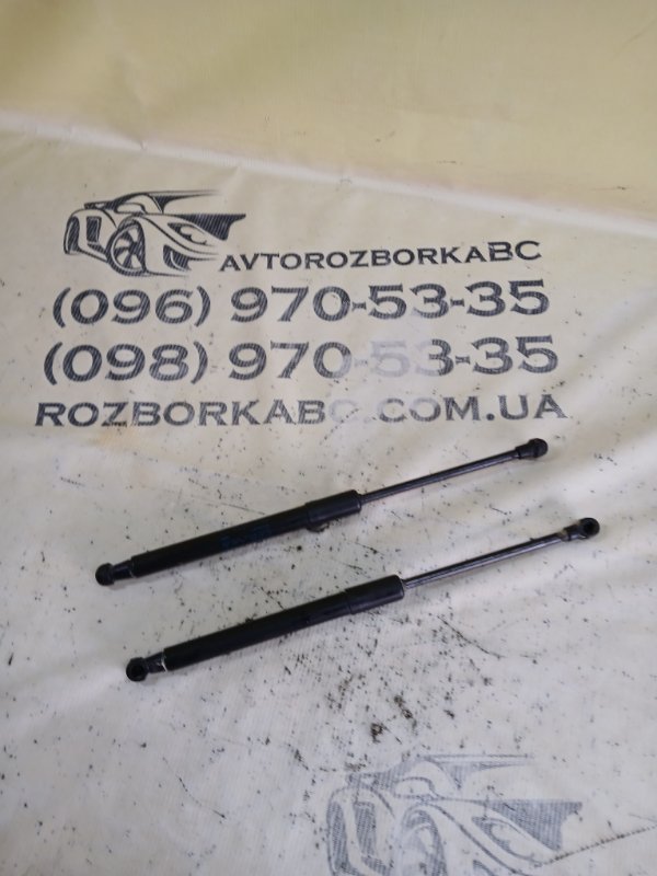 Запчасть амортизатор капота передний Audi S5 2017 Coupe 3.0 CWGD 8W0823359B Б/У Амортизатор капота передний Audi S5 2017 Coupe 3.0 CWGD 8W0823359B Б/У