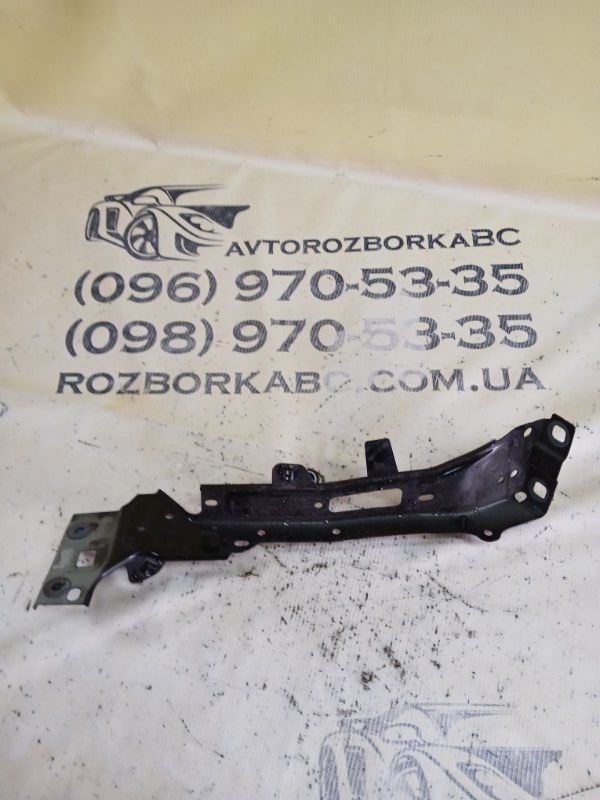 Запчасть кронштейн крыла Audi S5 2017 Coupe 3.0 CWGD 8W8821132 Б/У Кронштейн крыла Audi S5 2017 Coupe 3.0 CWGD 8W8821132 Б/У