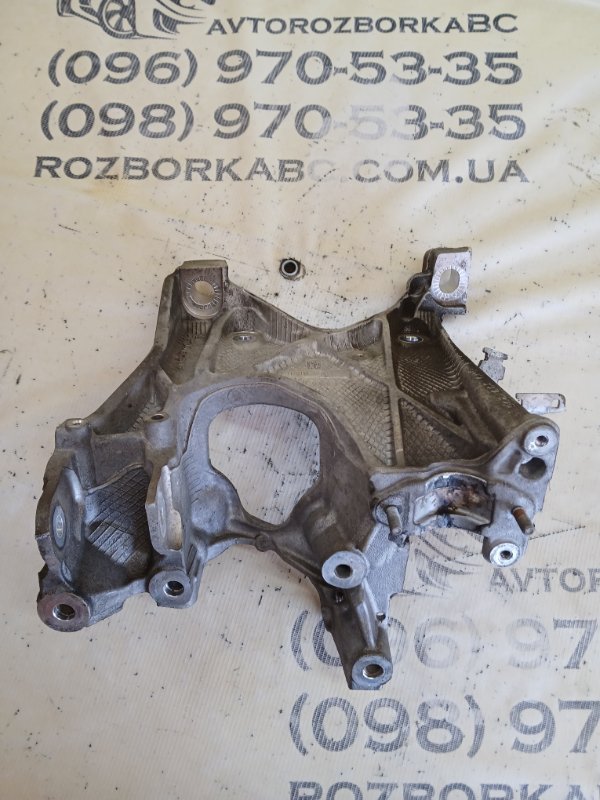 Кронштейн подрамника передний правый S5 2017 Coupe 3.0 CWGD Кронштейн подрамника передний правый S5 2017 Coupe 3.0 CWGD