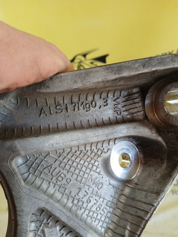 Кронштейн подрамника передний правый Audi S5 Coupe 3.0 CWGD Кронштейн подрамника передний правый Audi S5 Coupe 3.0 CWGD