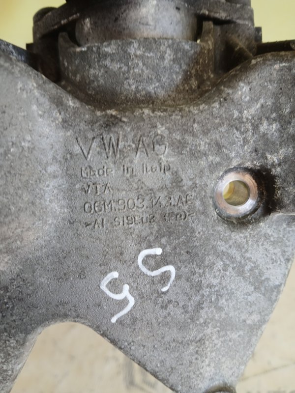 Кронштейн генератора Audi S5 Coupe 3.0 CWGD Кронштейн генератора Audi S5 Coupe 3.0 CWGD