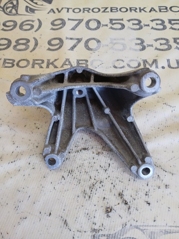 Кронштейн подушки двигателя передний левый Audi S5 Coupe 3.0 CWGD Кронштейн подушки двигателя передний левый Audi S5 Coupe 3.0 CWGD