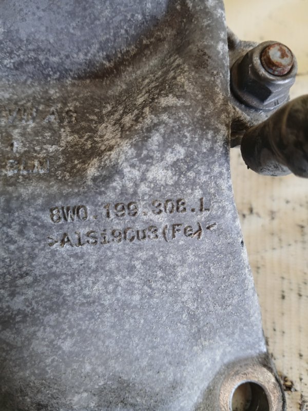 Кронштейн подушки двигателя передний правый Audi S5 Coupe 3.0 CWGD Кронштейн подушки двигателя передний правый Audi S5 Coupe 3.0 CWGD