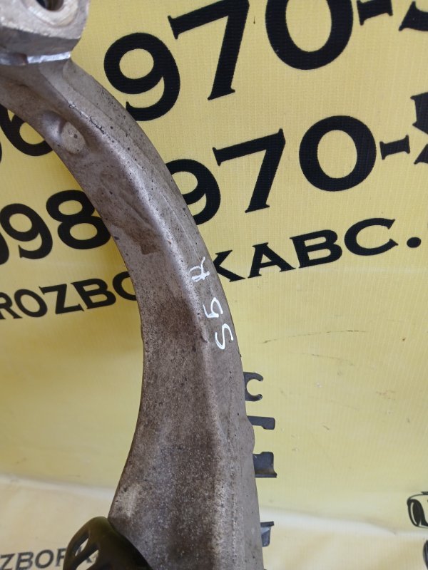 Цапфа передняя правая S5 2017 Coupe 3.0 CWGD Цапфа передняя правая S5 2017 Coupe 3.0 CWGD