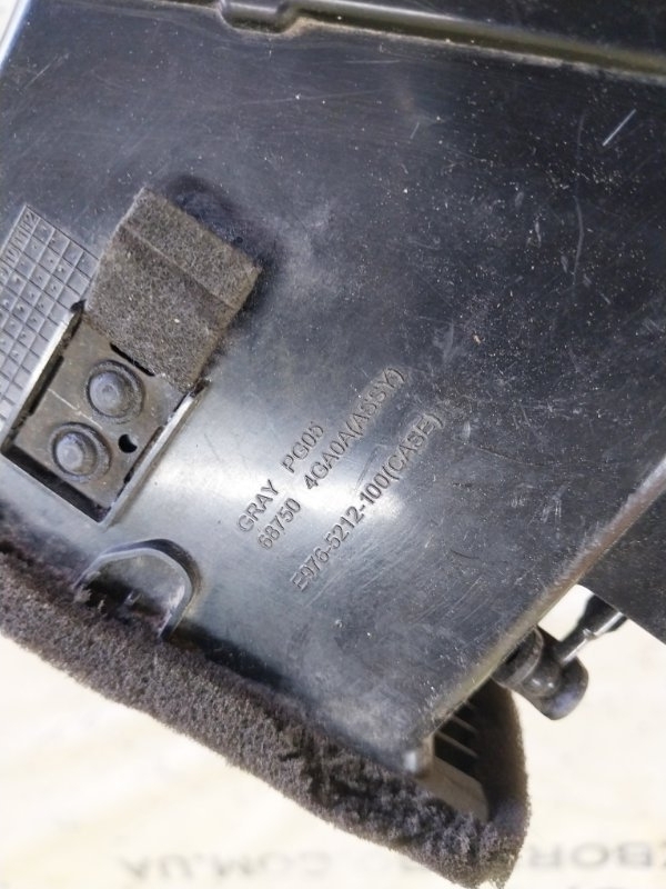 Дефлектор воздушный с накладкой правый Q50 2016 AWD 3.0 Дефлектор воздушный с накладкой правый Q50 2016 AWD 3.0