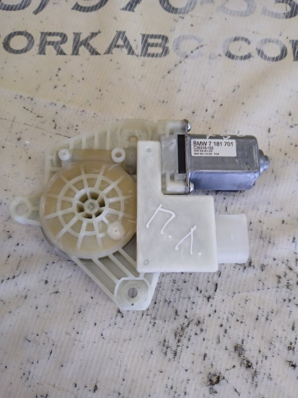 Моторчик стеклоподъемника передний левый 7 16-22 G11 G12 Моторчик стеклоподъемника передний левый 7 16-22 G11 G12