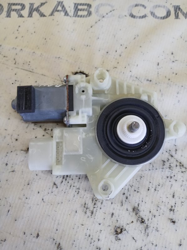 Моторчик стеклоподъемника передний левый BMW 7 G11 G12 Моторчик стеклоподъемника передний левый BMW 7 G11 G12