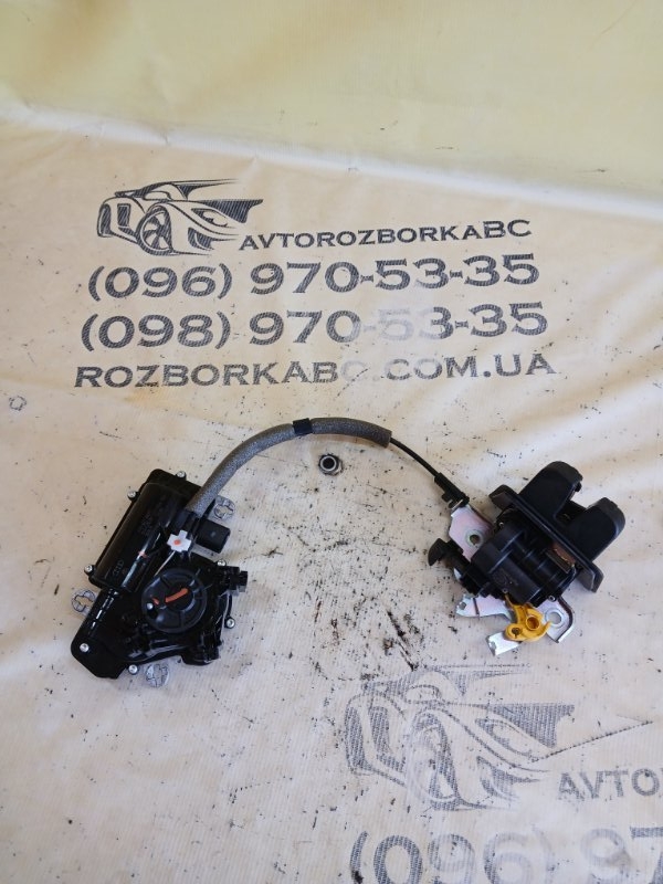 Запчасть замок кришки багажника Audi Q8 2019 DCBD 4M0 827 506 D Б/У Замок кришки багажника Audi Q8 2019 DCBD 4M0 827 506 D Б/У