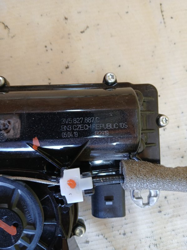 Замок кришки багажника Q8 2019 DCBD Замок кришки багажника Q8 2019 DCBD