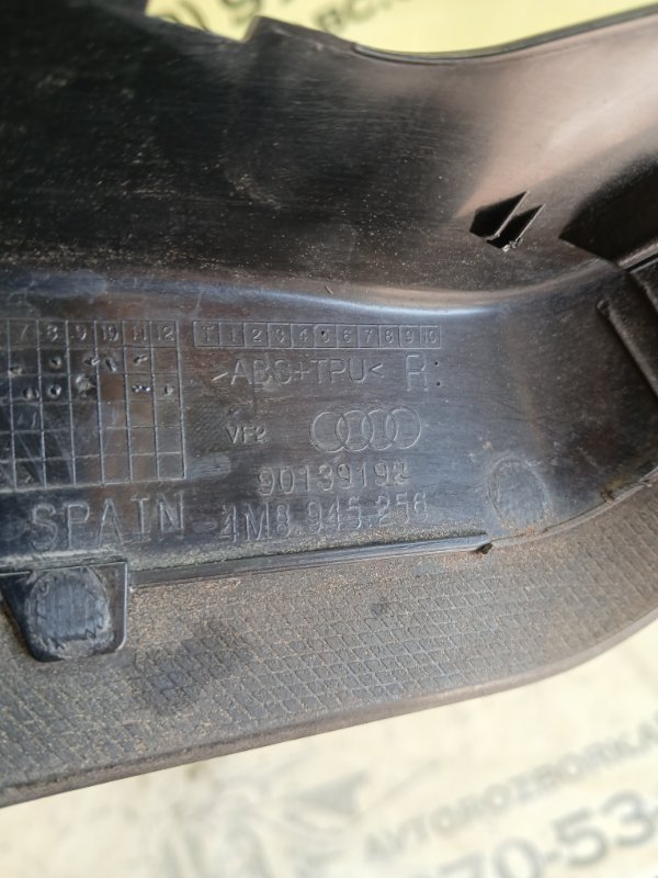 Накладка стоп-сигнала задняя правая Q8 2019 DCBD Накладка стоп-сигнала задняя правая Q8 2019 DCBD