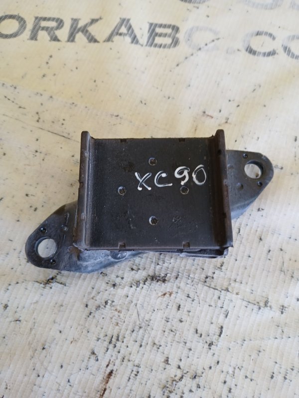 Опора рессоры задняя XC90 2016 t27 Опора рессоры задняя XC90 2016 t27