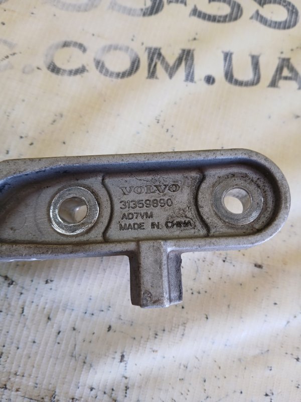Кронштейн Акпп левый Volvo XC90 t27 Кронштейн Акпп левый Volvo XC90 t27