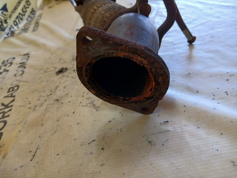 Приемная труба глушителя XC90 2016 t27 Приемная труба глушителя XC90 2016 t27