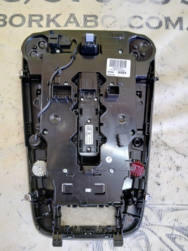 Плафон салона Audi Q8 3.0 DCBD Плафон салона Audi Q8 3.0 DCBD