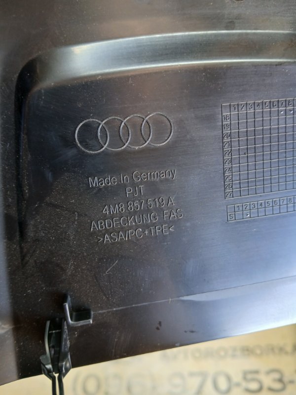 Накладка зеркала салонного Q8 2019 3.0 DCBD Накладка зеркала салонного Q8 2019 3.0 DCBD