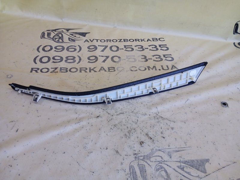 Накладка стойки задняя правая Audi Q8 3.0 DCBD Накладка стойки задняя правая Audi Q8 3.0 DCBD