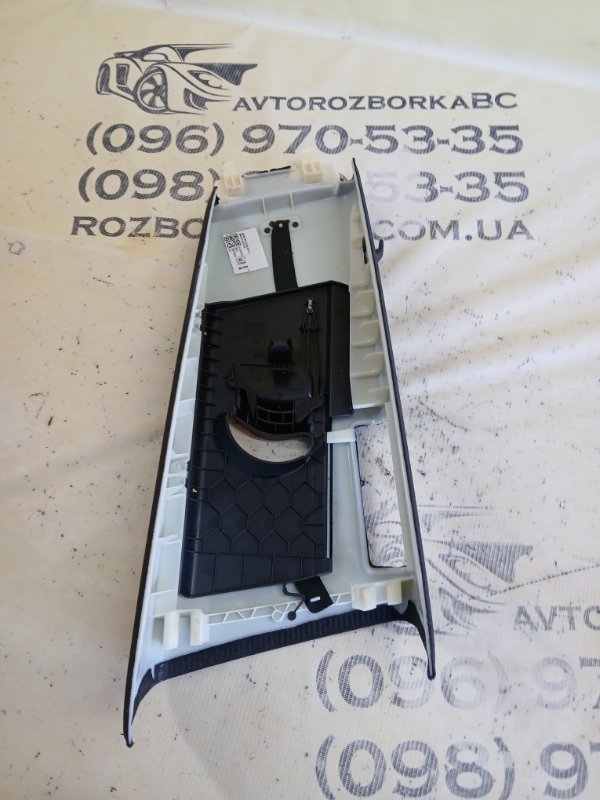 Накладка стойки левая Q8 2019 3.0 DCBD Накладка стойки левая Q8 2019 3.0 DCBD