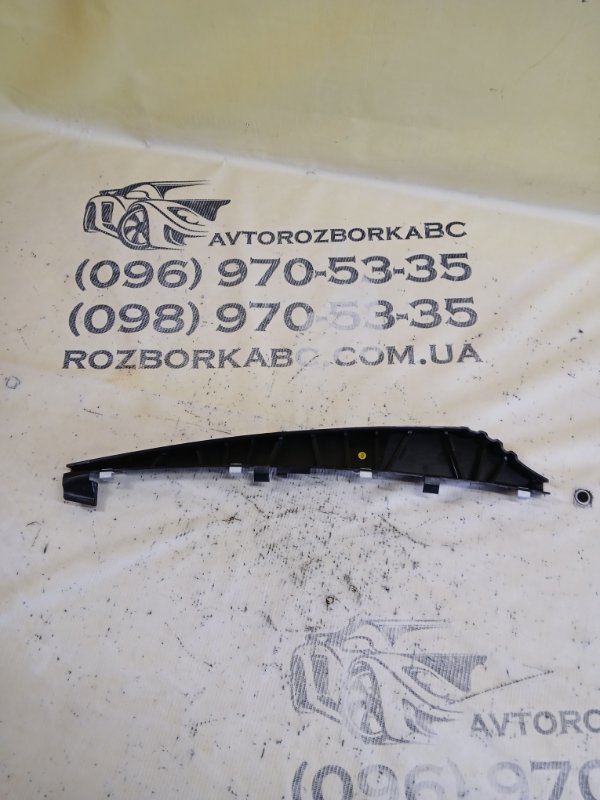 Запчасть кронштейн уплотнителя двери задний правый Audi Q8 2019 3.0 DCBD 4M8839152B Б/У Кронштейн уплотнителя двери задний правый Audi Q8 2019 3.0 DCBD 4M8839152B Б/У