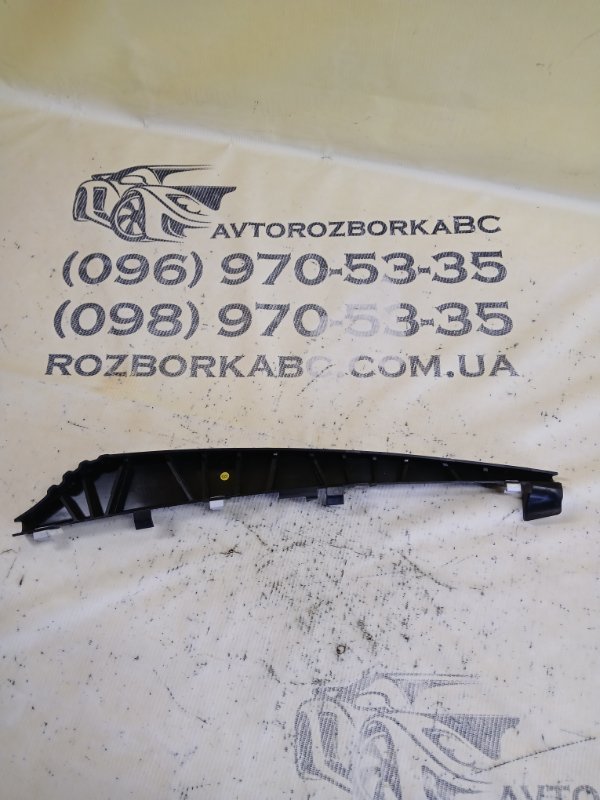 Запчасть кронштейн уплотнителя двери задний левый Audi Q8 2019 3.0 DCBD 4M8839151B Б/У Кронштейн уплотнителя двери задний левый Audi Q8 2019 3.0 DCBD 4M8839151B Б/У