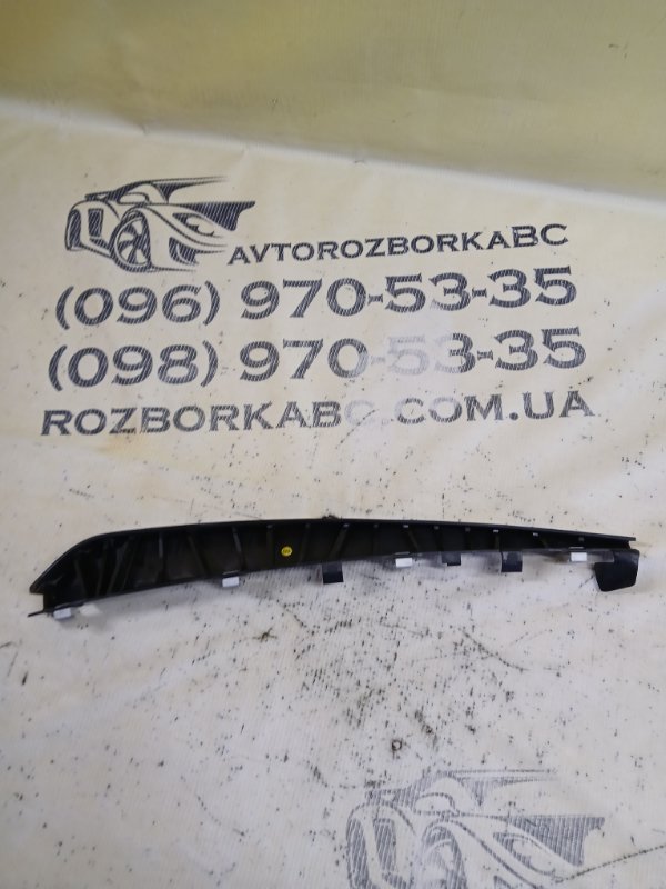 Запчасть кронштейн уплотнителя двери передний правый Audi Q8 2019 3.0 DCBD 4M8837152B Б/У Кронштейн уплотнителя двери передний правый Audi Q8 2019 3.0 DCBD 4M8837152B Б/У