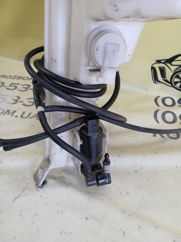 Бачок омывателя Volvo XC90 t27 Бачок омывателя Volvo XC90 t27