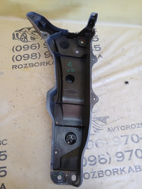 Кронштейн крыла передний левый Volvo XC90 t27 Кронштейн крыла передний левый Volvo XC90 t27