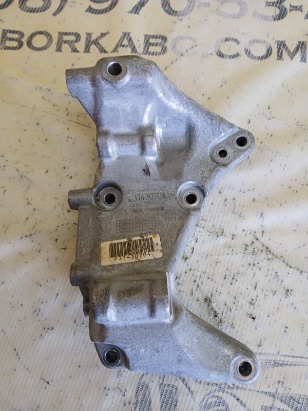 Кронштейн генератора XC90 2016 t27 Кронштейн генератора XC90 2016 t27